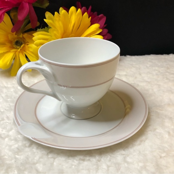Hutschenreuther's, Fontaine "Chloe" Fleuron Footed Demitasse Teacup & Saucer Set - Picture 2 of 14